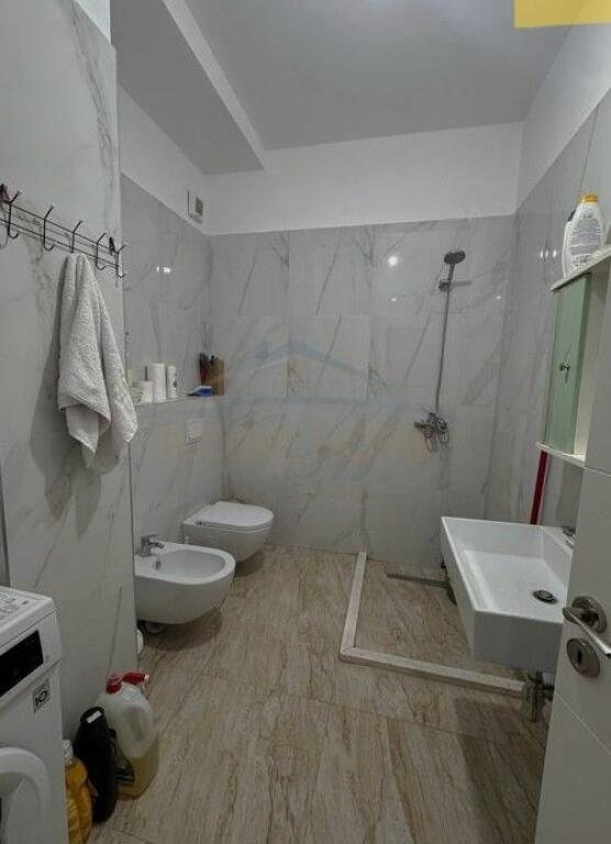Shitet , Apartament 2+1+2+ Post Parkimi, Porcelan, Tirane