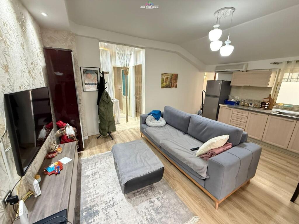 Vile Me Qera 1+1 Tek Komuna e Parisit (ID BV22547) Tirane