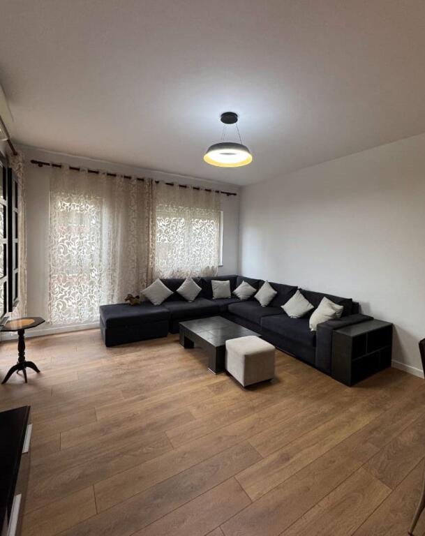 Shitet, Apartament 2+1+2, Oxhaku , Tiranë