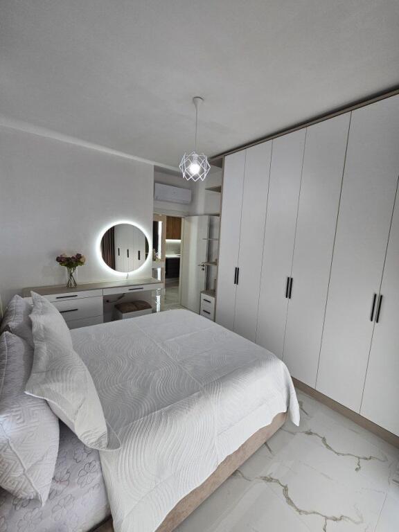 APARTAMENT ME QERA 1+1 XHAMLLIK 600 EURO