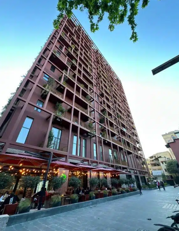 Zyre me qera tek Garden Building ne Tirane