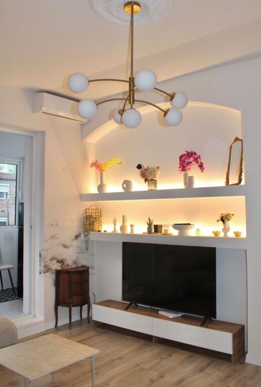 APARTAMENT 2+1 per SHITJE NE BLLOK TE KAFE ROMA  📍Pallatet agimi