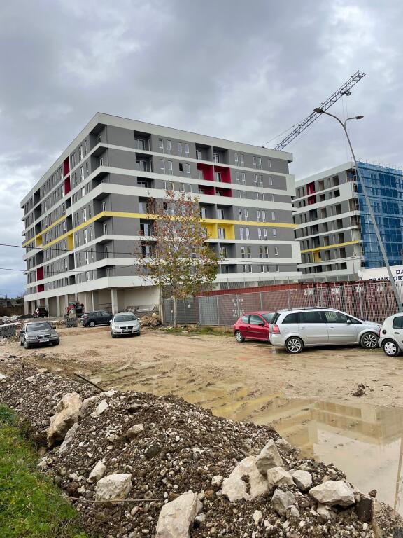 Business unit for sale/Univers City