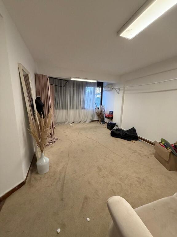 Myslym Shyri Jepet Apartament 2+1 Me Qera Per Zyra Ose Banim