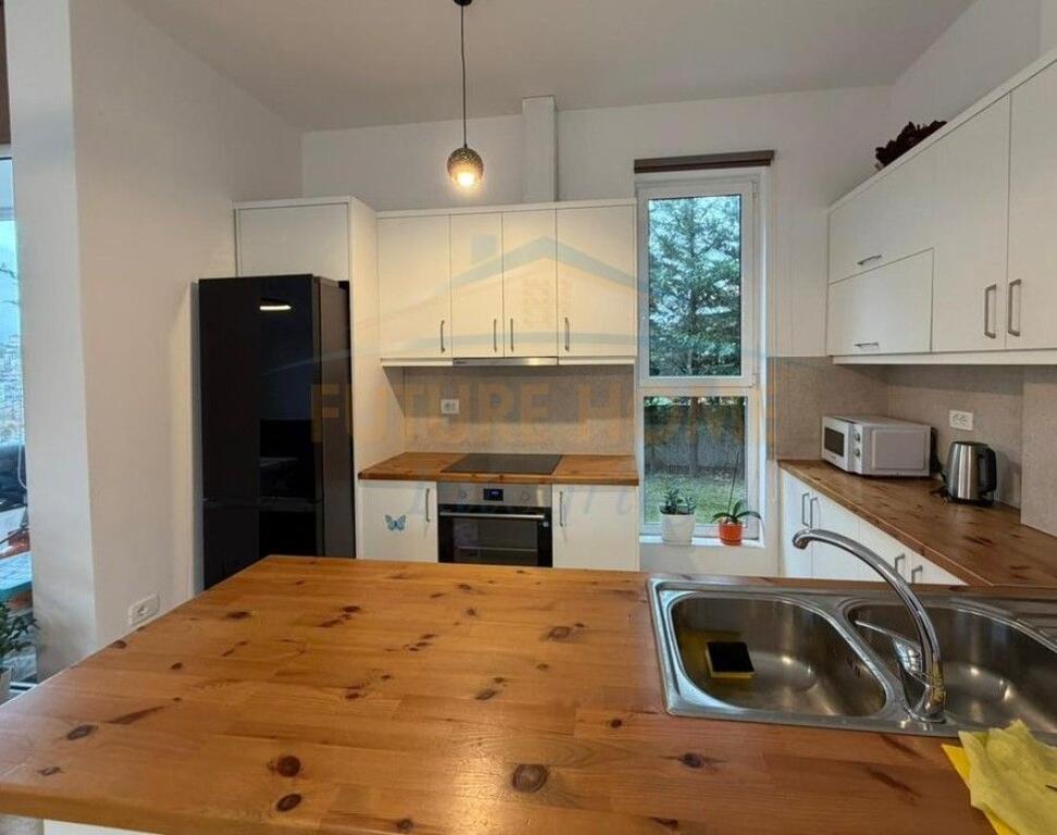 Qera, Vilë 2-Katëshe me pishinë, Farkë, Tiranë.