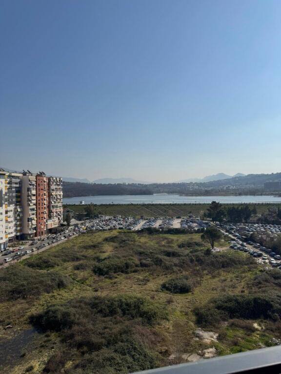 Zyre per qira te Lake View