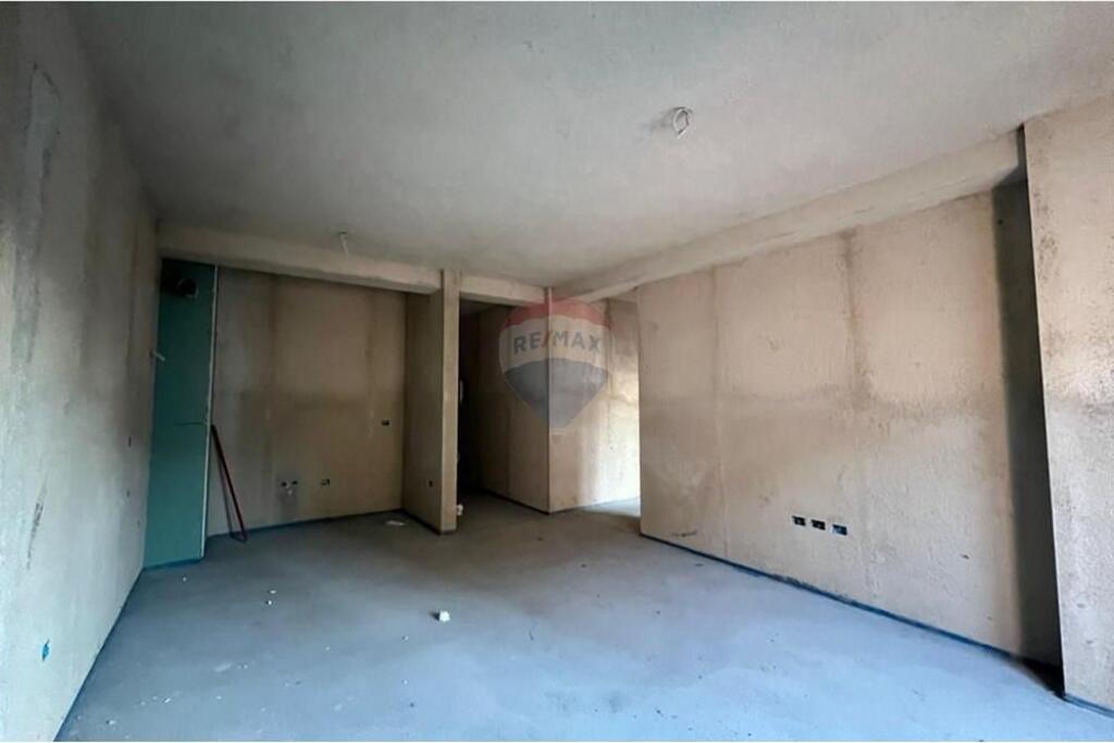 Apartment 2+1 near Kryegjyshates Ali Demi street!