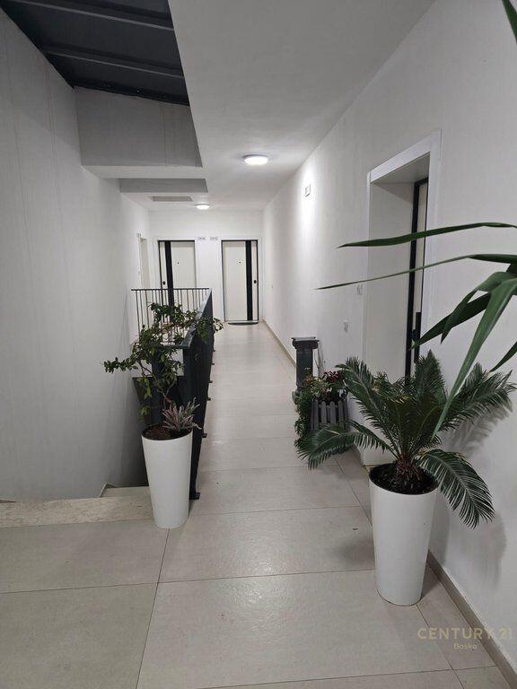 Affittasi Appartamento Moderno 2+1+2 con Posto Auto – Complesso Fiori di Bosko