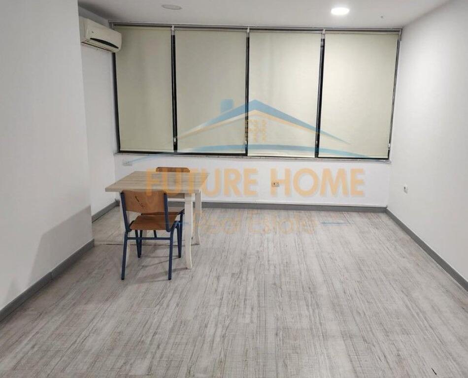 Qira, Ambient per zyra, Zogu i Zi