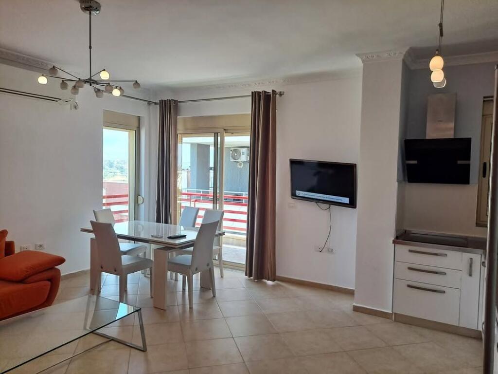 Apartament ne shitje 2+1+ 2 Ballkone tek Liqeni i Thate