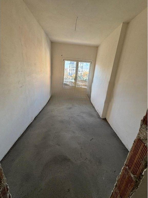 SHITET APARTAMENT 2 + 1 + POST PARKIMI TEK SHKOLLA E KUQE ! 198,000 €