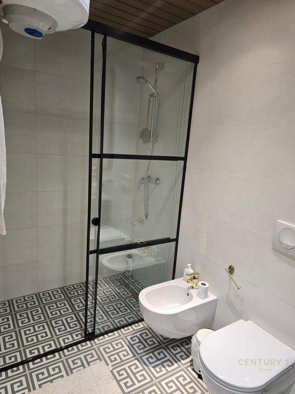 Affittasi Appartamento Moderno 2+1+2 con Posto Auto – Complesso Fiori di Bosko