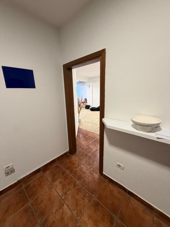 Myslym Shyri Jepet Apartament 2+1 Me Qera Per Zyra Ose Banim