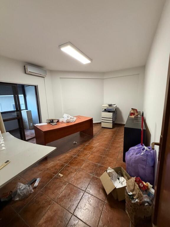 Myslym Shyri Jepet Apartament 2+1 Me Qera Per Zyra Ose Banim