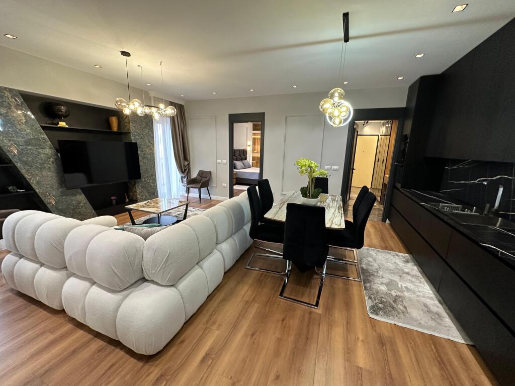 Lux Rent 3+1,140m2,Kavajes Street,Garden Building.