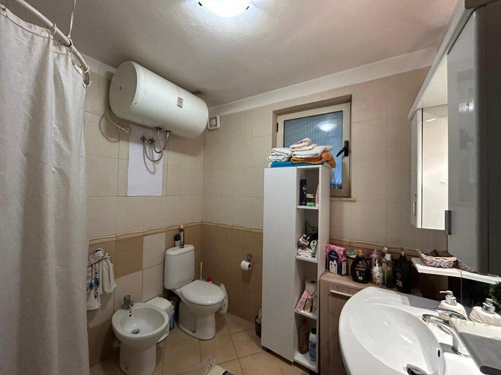 Apartament 2+1 per shitje pas Ambasades Amerikane