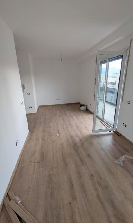 Vendesi in vendita 2+1+2 pronto per abitare dietro Vizion PLUS.