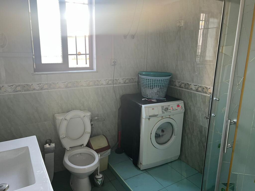 🏠Laprake,prane Cerdhes Nr.30 jepet me qera kati i II-te i nje vile,,2+1,i mobiluar 60,000 Leke