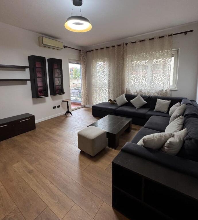 Shitet, Apartament 2+1+2, Oxhaku , Tiranë