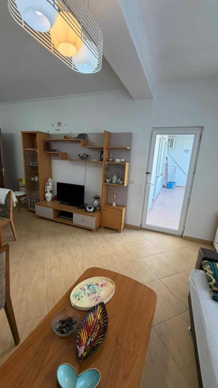 Affittasi Appartamento 2+1 Palazzi Çabej, Misto Mame.