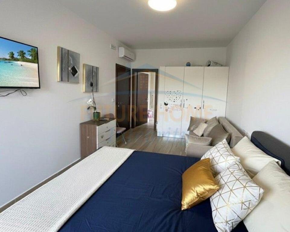 Qera, Vilë 2-Katëshe me pishinë, Farkë, Tiranë.