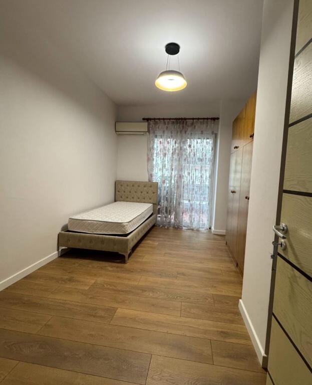Shitet, Apartament 2+1+2, Oxhaku , Tiranë