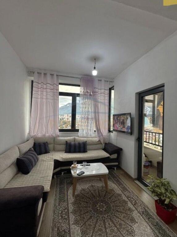 Shitet , Apartament 2+1+2+ Post Parkimi, Porcelan, Tirane