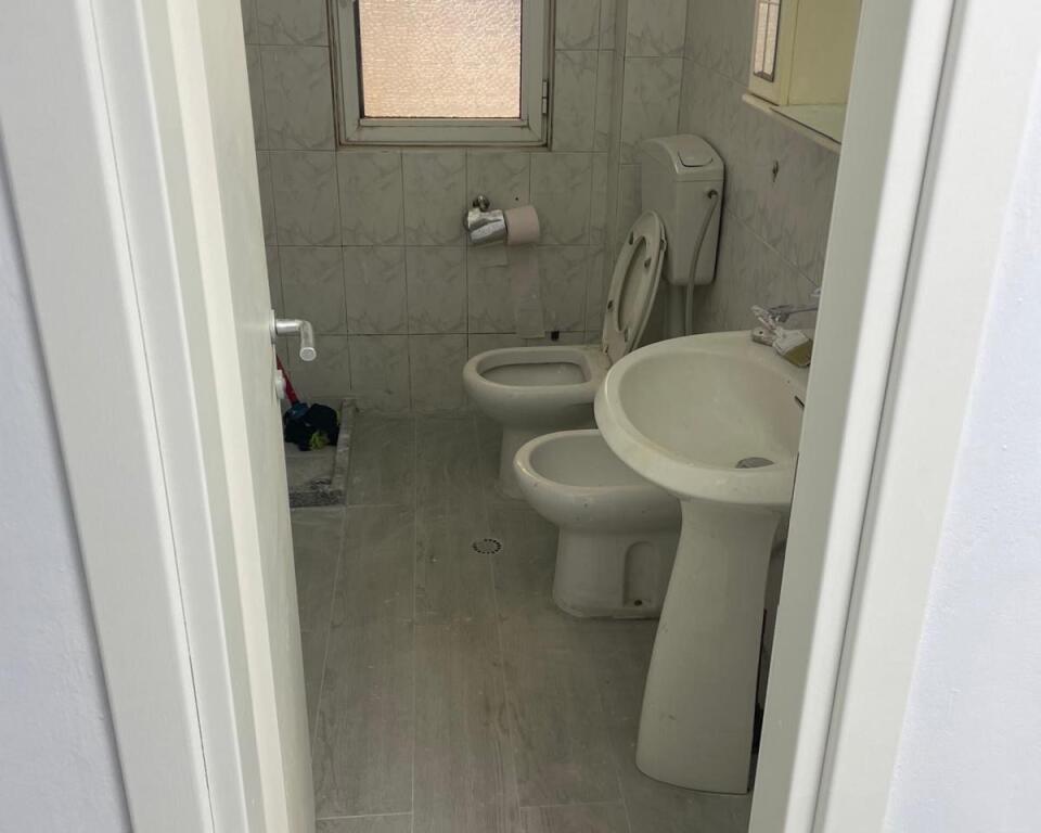 ZYRE ME QERA 113 M2 BULEVARDI BAJRAM CURRI 800 EURO