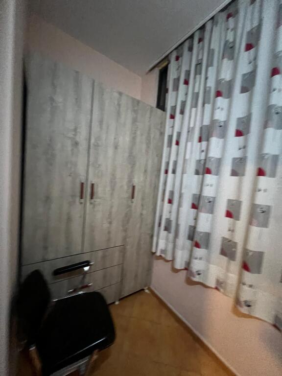 Jepet me qera garsonier te Rr. Mine Peza te Prokuroria