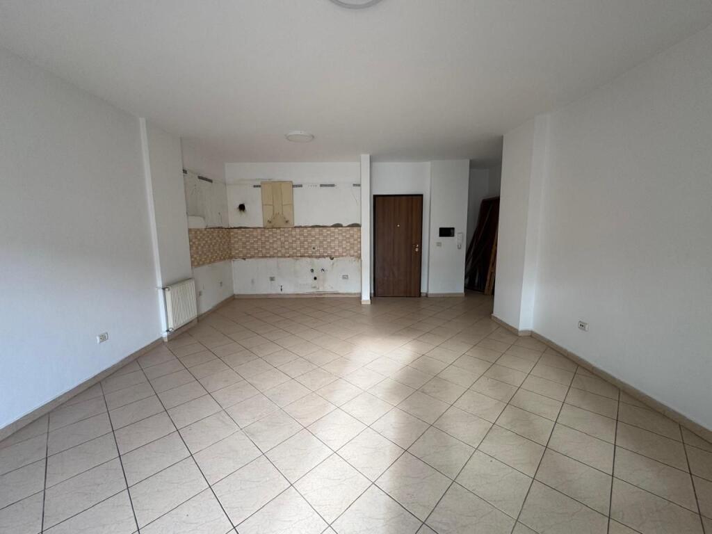 Shitet Apartament 2+1+2+2