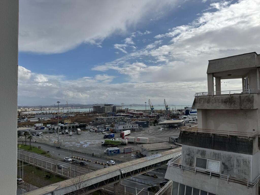 Shitet Apartament 2+1+2+2