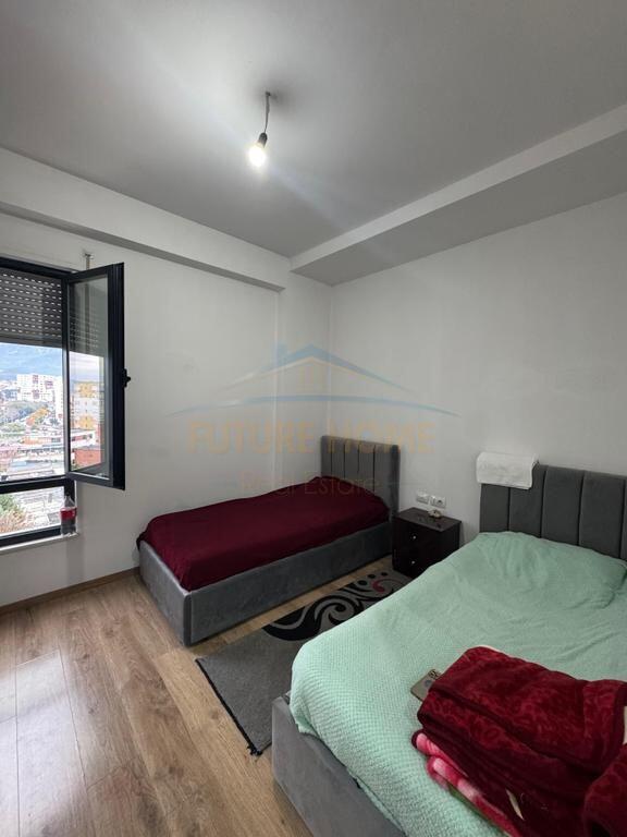 Shitet , Apartament 2+1+2+ Post Parkimi, Porcelan, Tirane