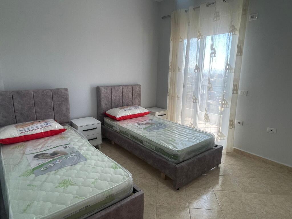 Shkoze Jepet Apartament 2+1 Me Qera Plus Post Parkimi