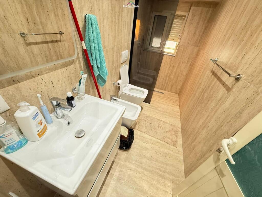 Vile Me Qera 1+1 Tek Komuna e Parisit (ID BV22547) Tirane