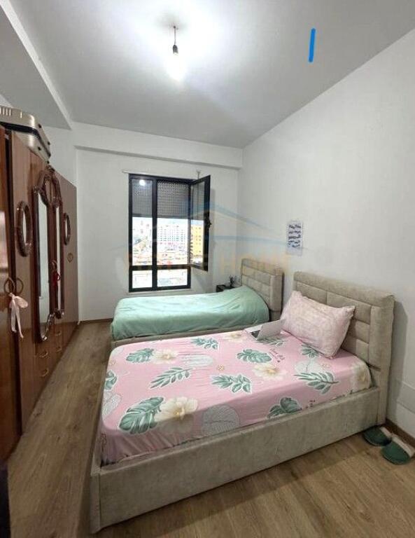 Shitet, Apartament 2+1+2+ Post Parkimi, Porcelan, Tirane