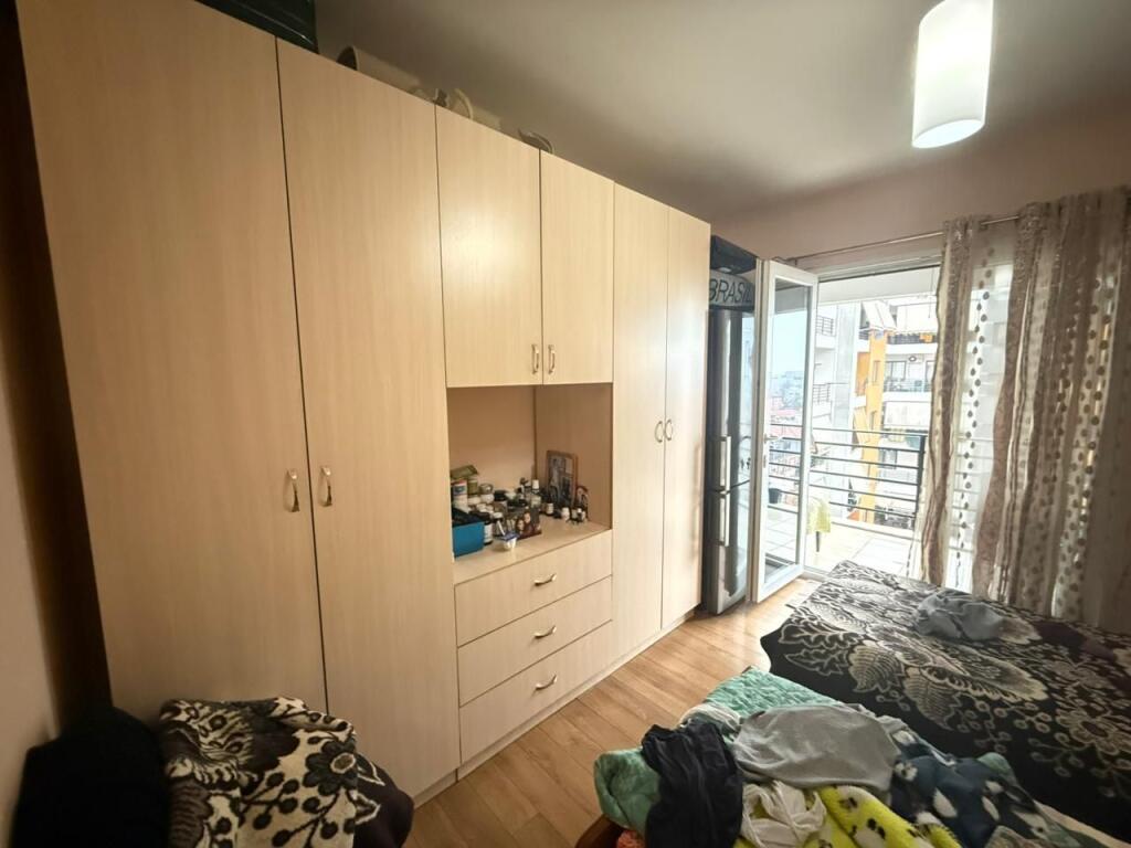 Shitet Apartament 2+1+2 prane Bar Artisti , Astir !!