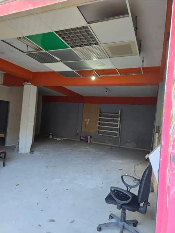 MAGAZINA ME QERA 230 M2 PALLATI ME SHIGJETA 1800 EURO