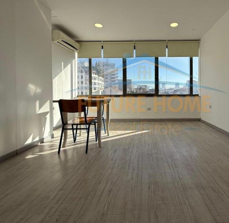 Qira, Ambient per zyra, Zogu i Zi