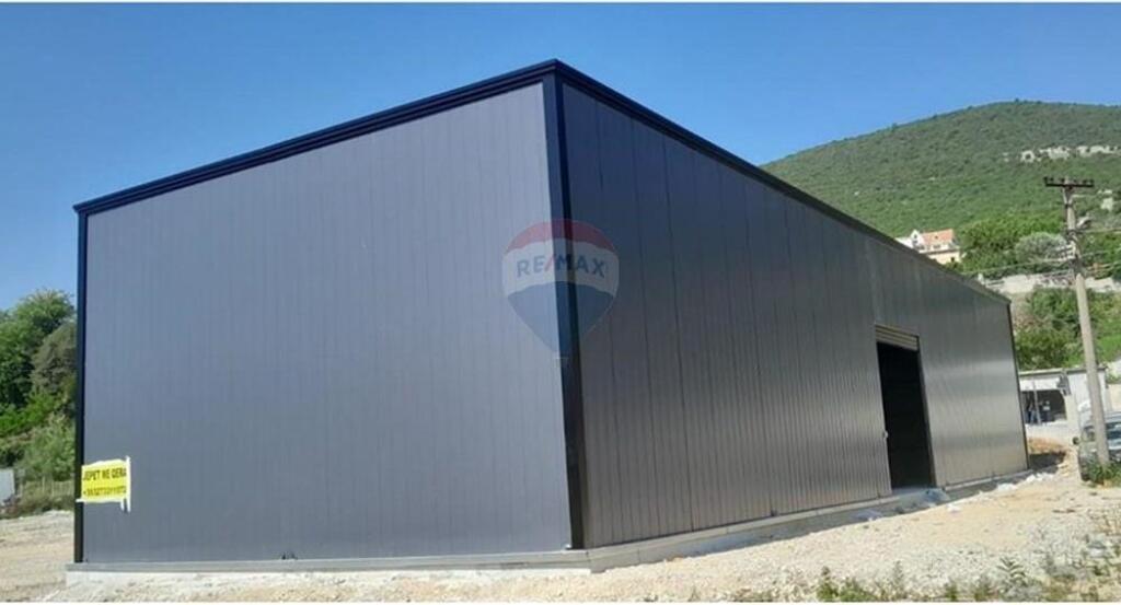 Warehouse for sale in the Tufina area.