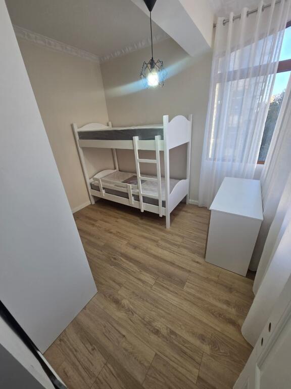 Shitet Apartament 2+1