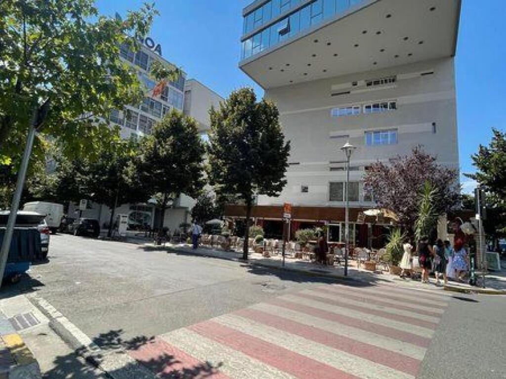 For sale, Business Premises, Commune of Paris, Tirana.