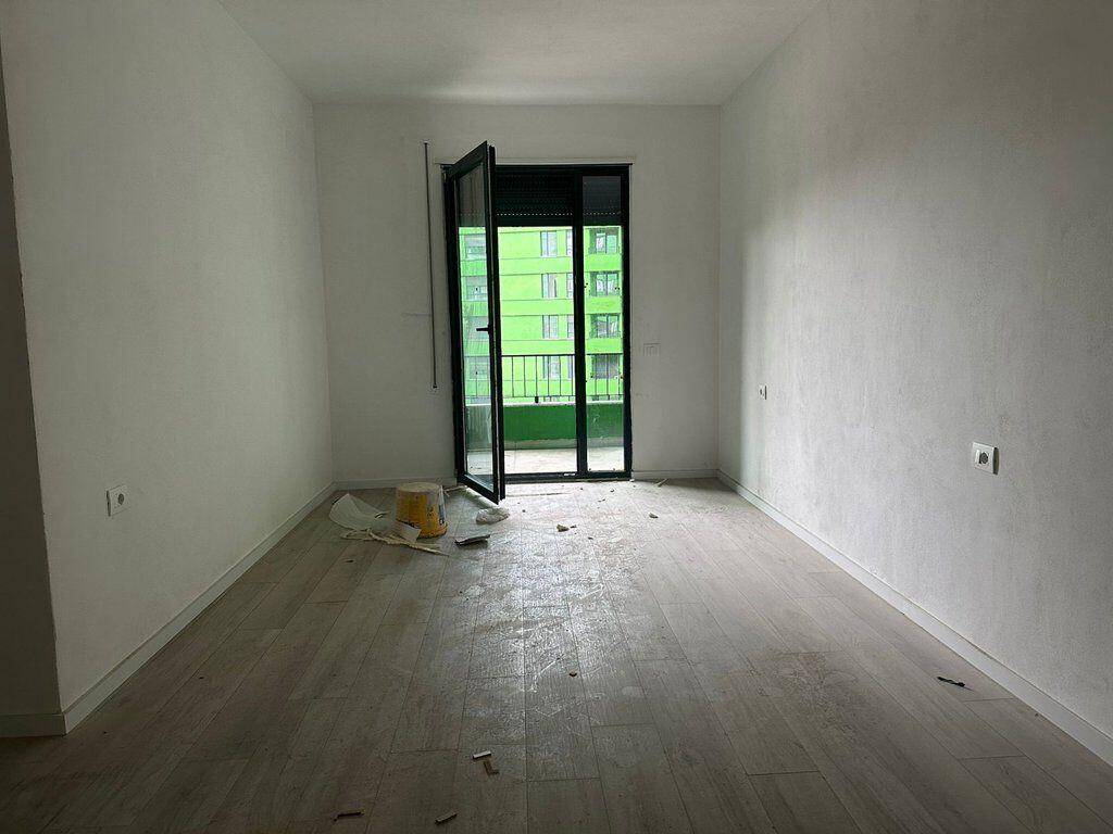 Apartament 3+1+2 për shitje në Rrugën 5 Maji 180,000 €