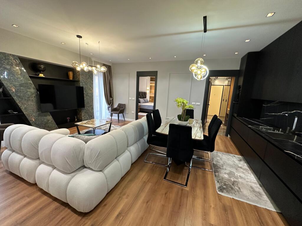 Lux Rent 3+1,140m2,Kavajes Street,Garden Building.