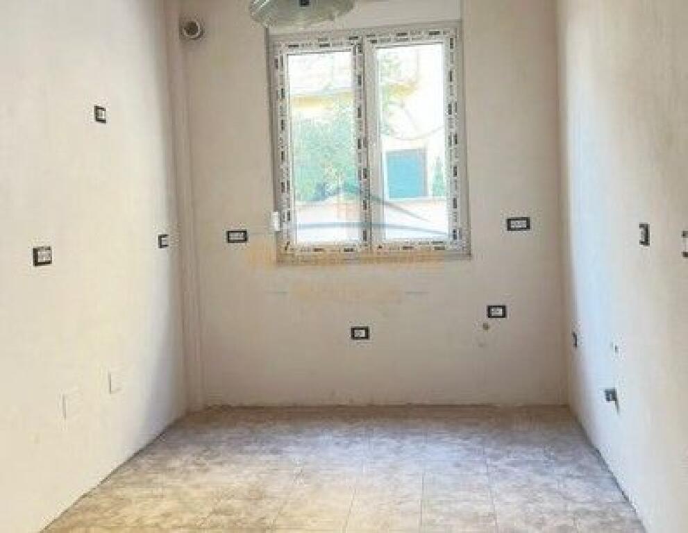 Qira, Godine 3 Kateshe+POSTE PARKIMI,Rruga e Kavajes