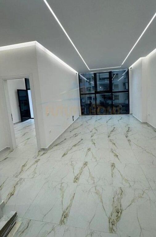 Qera, Ambient+POST PARKIMI, Kompleksi Molla, Bulevardi Migjeni.