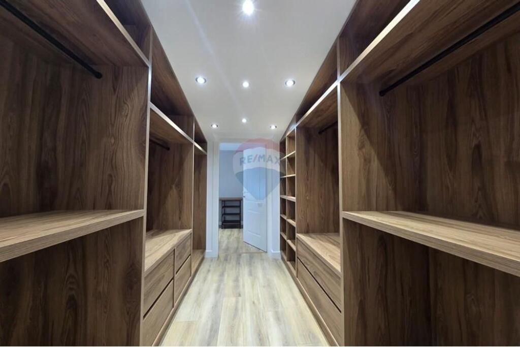 Duplex for sale Near the Dry Lake