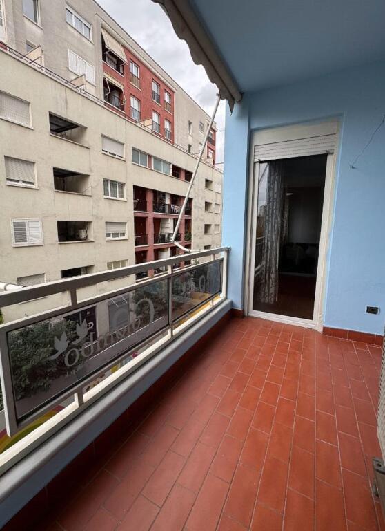 Shitet, Apartament 2+1+2, Oxhaku , Tiranë