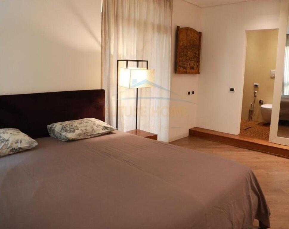 Shitet, Apartament 2+1+2, Selvia, Tiranë.