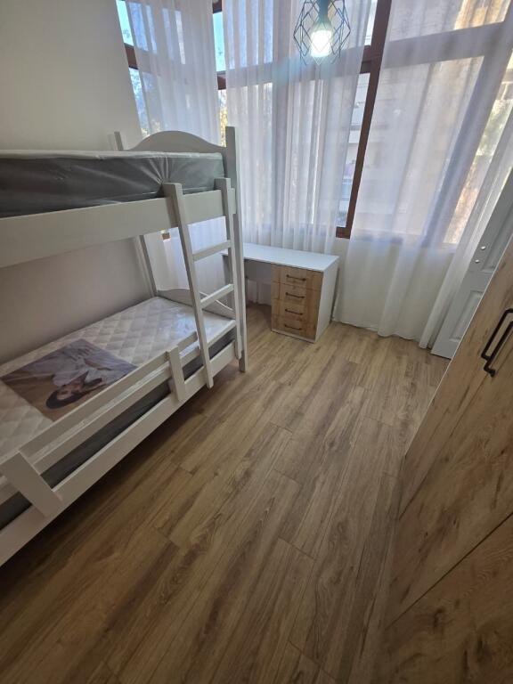 Shitet Apartament 2+1