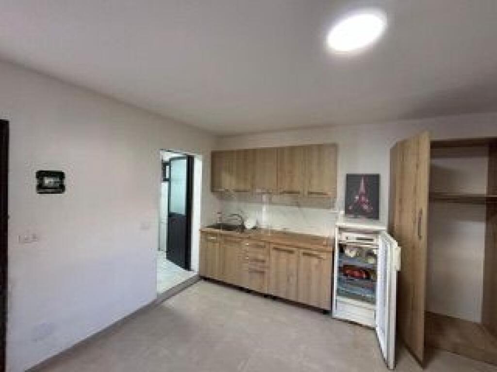 Garsoniere me qera per 1-2 Cuna ne Astir me 250€